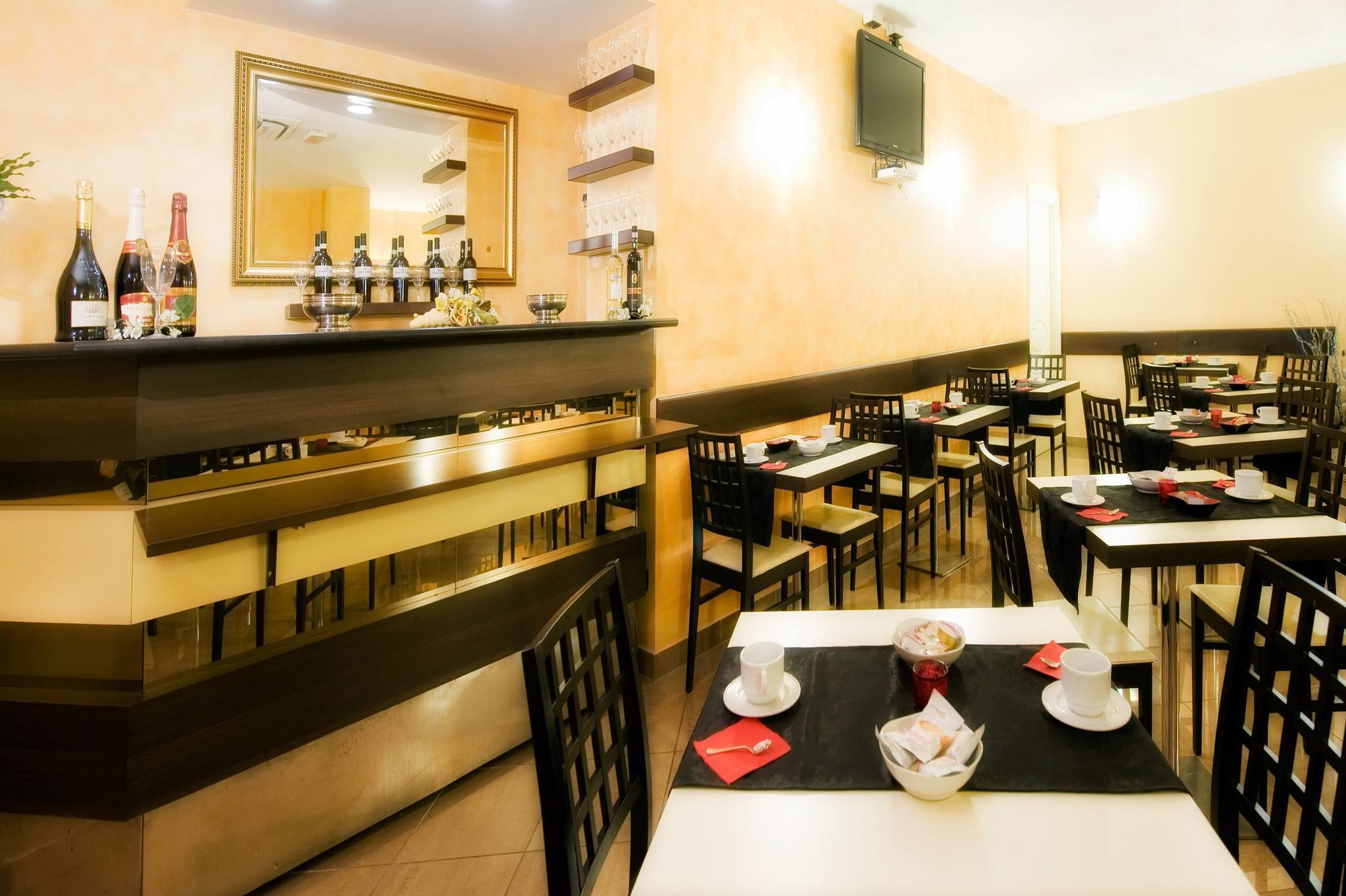 Bright Hotel 3*