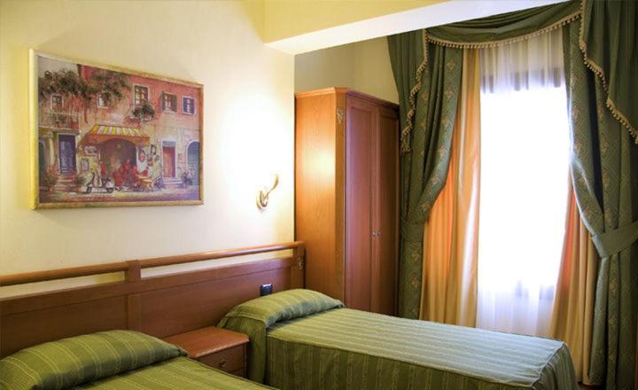Bright Hotel 3*